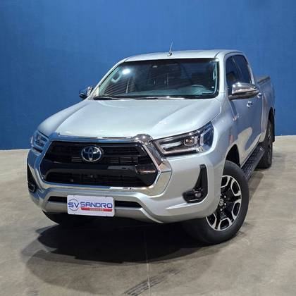 TOYOTA HILUX 2.8 D-4D TURBO DIESEL CD SRX 4X4 AUTOMÁTICO TOYOTA HILUX 2.8 D-4D TURBO DIESEL CD SRX 4X4 AUTOMÁTICO